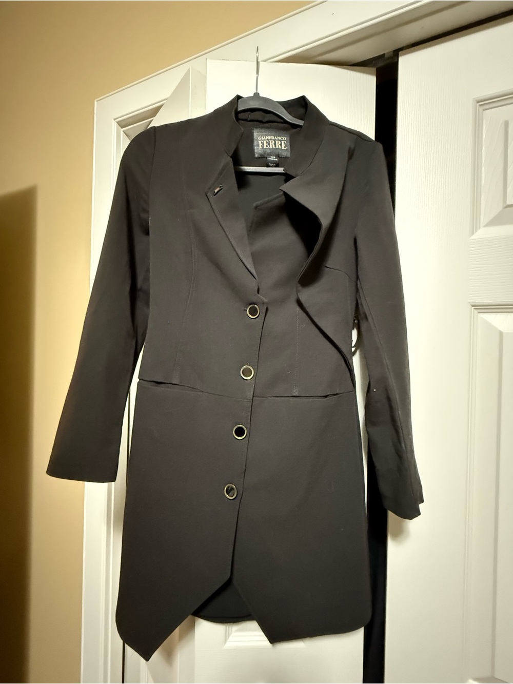 Gianfranco Ferre XS worn twice Black Structured trench beautiful